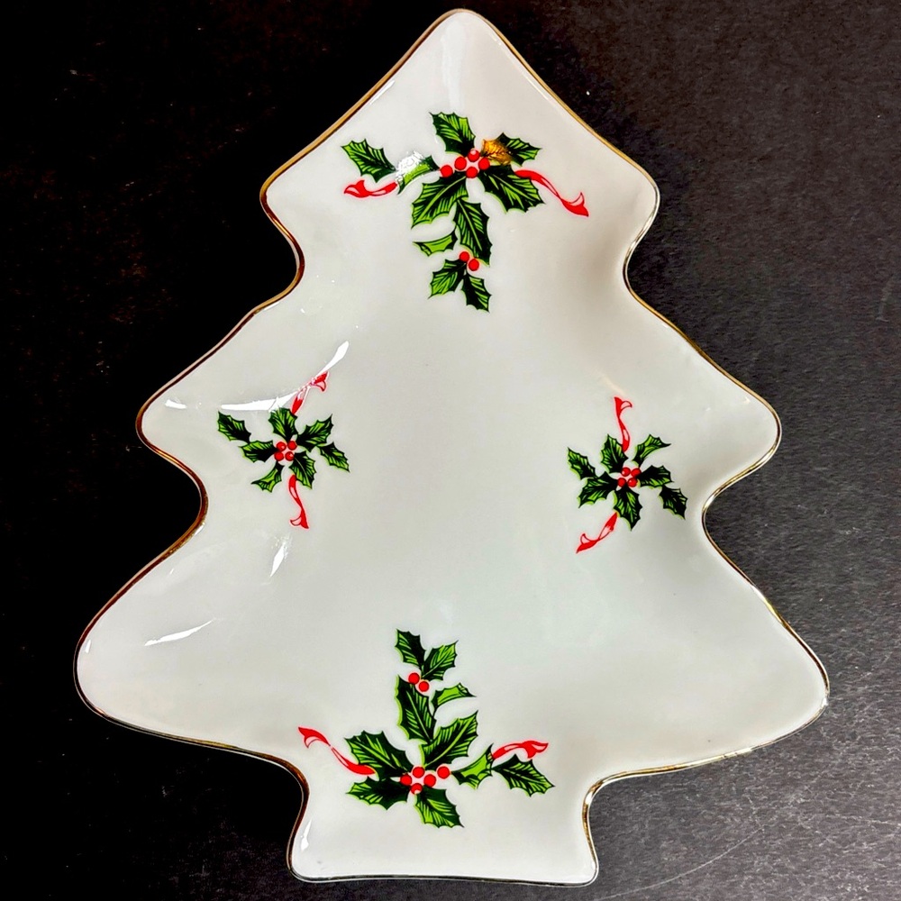 LEFTON Christmas Tree Shaped Dish Boughs of Holly Pattern with Gold Trim 03044